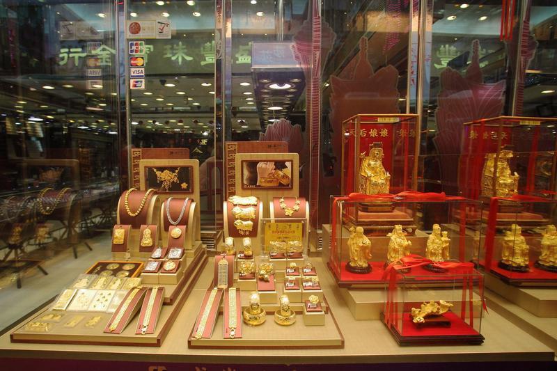 金价疯涨，谁笑了谁慌了？

最近金价一飞冲天，银价也跟着猛涨，首饰金克价一夜跳涨