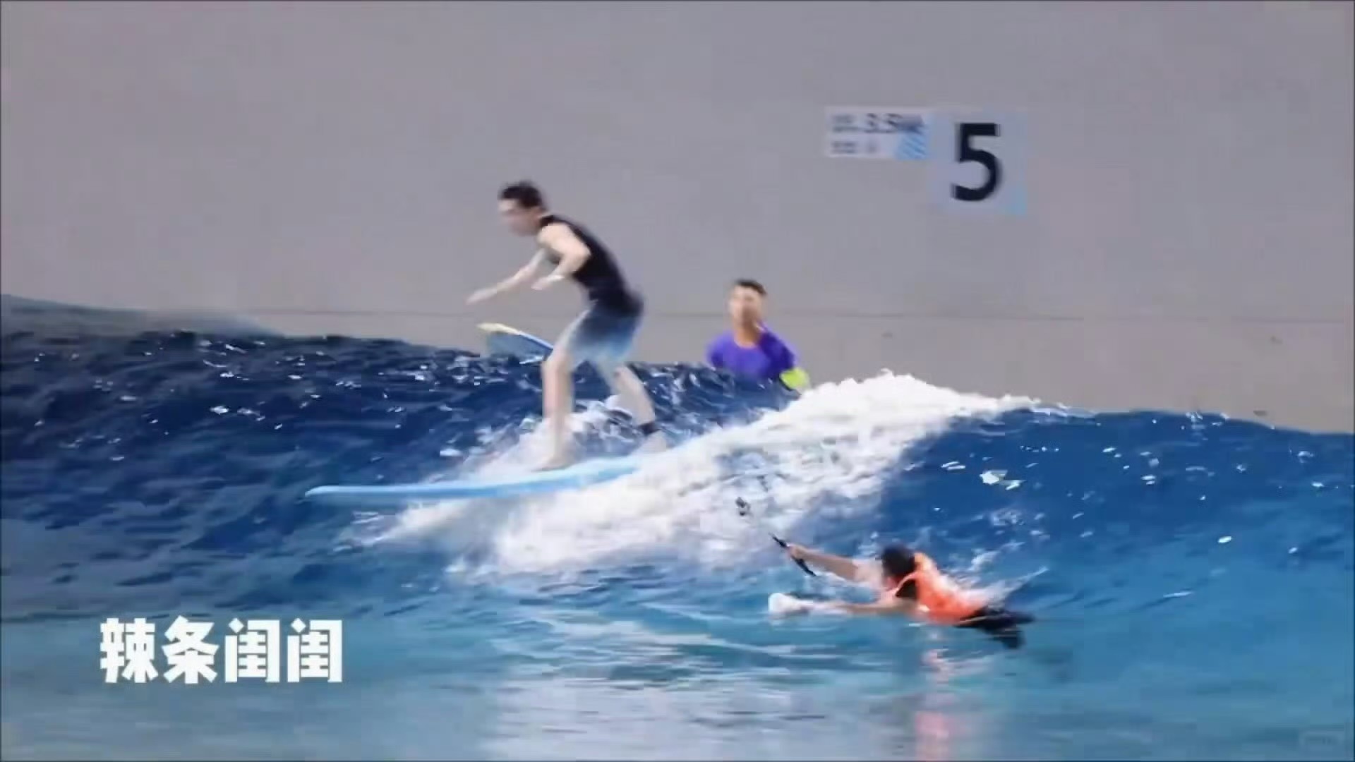 王安宇被教练认证的冲浪天才是谁的夏日冲浪男神上线了！海上滞空帅气值拉满，直接拿下