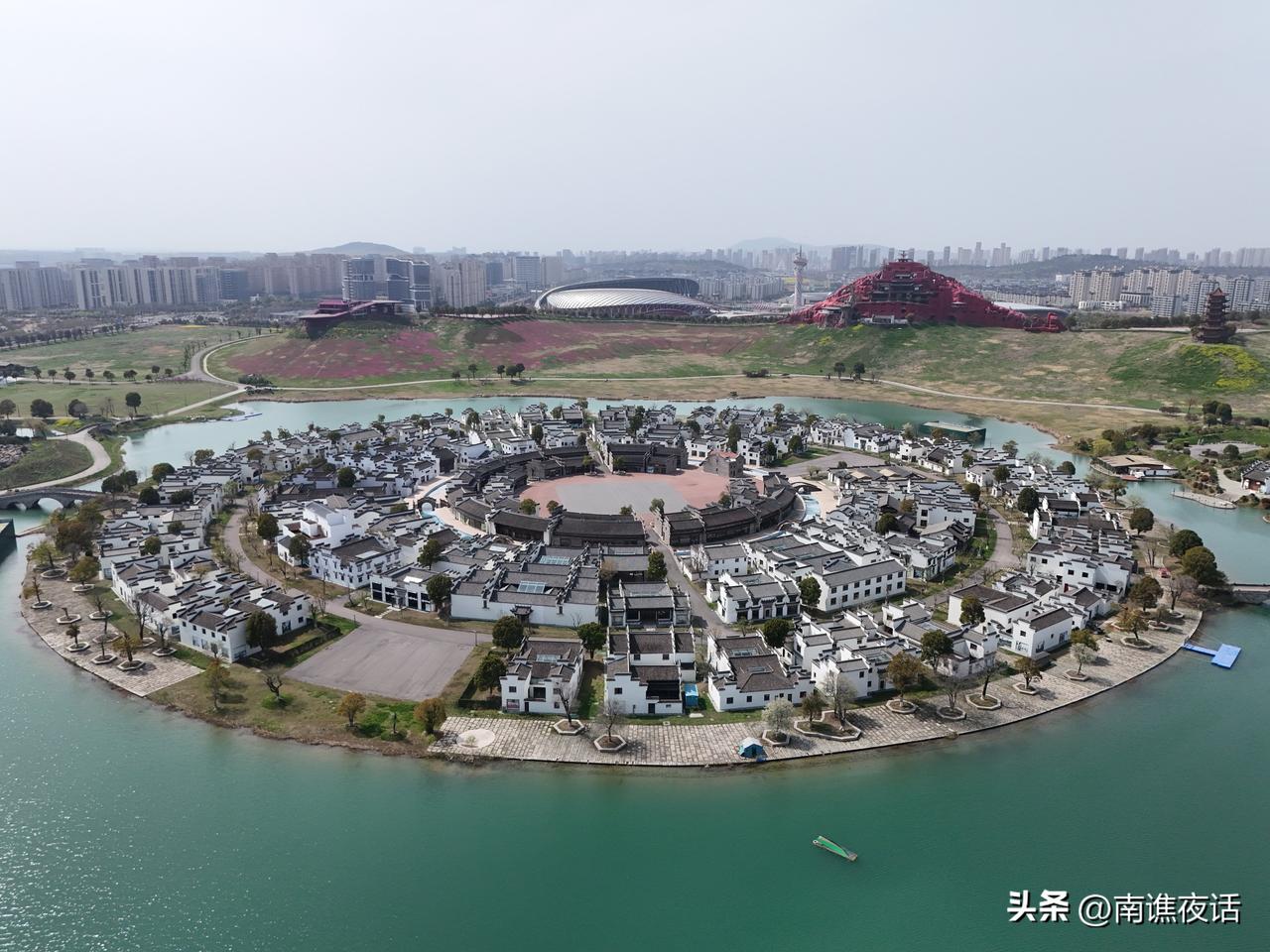 说实在的，蚌埠湖上升明月景区现在有点神秘，为什么这么说呢？因为如果你不是进去到迎