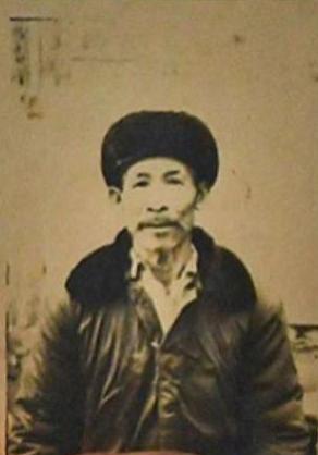 800名红军在路过贵州时突然消失，中央找寻多次都没有查到他们的下落。直到67年后