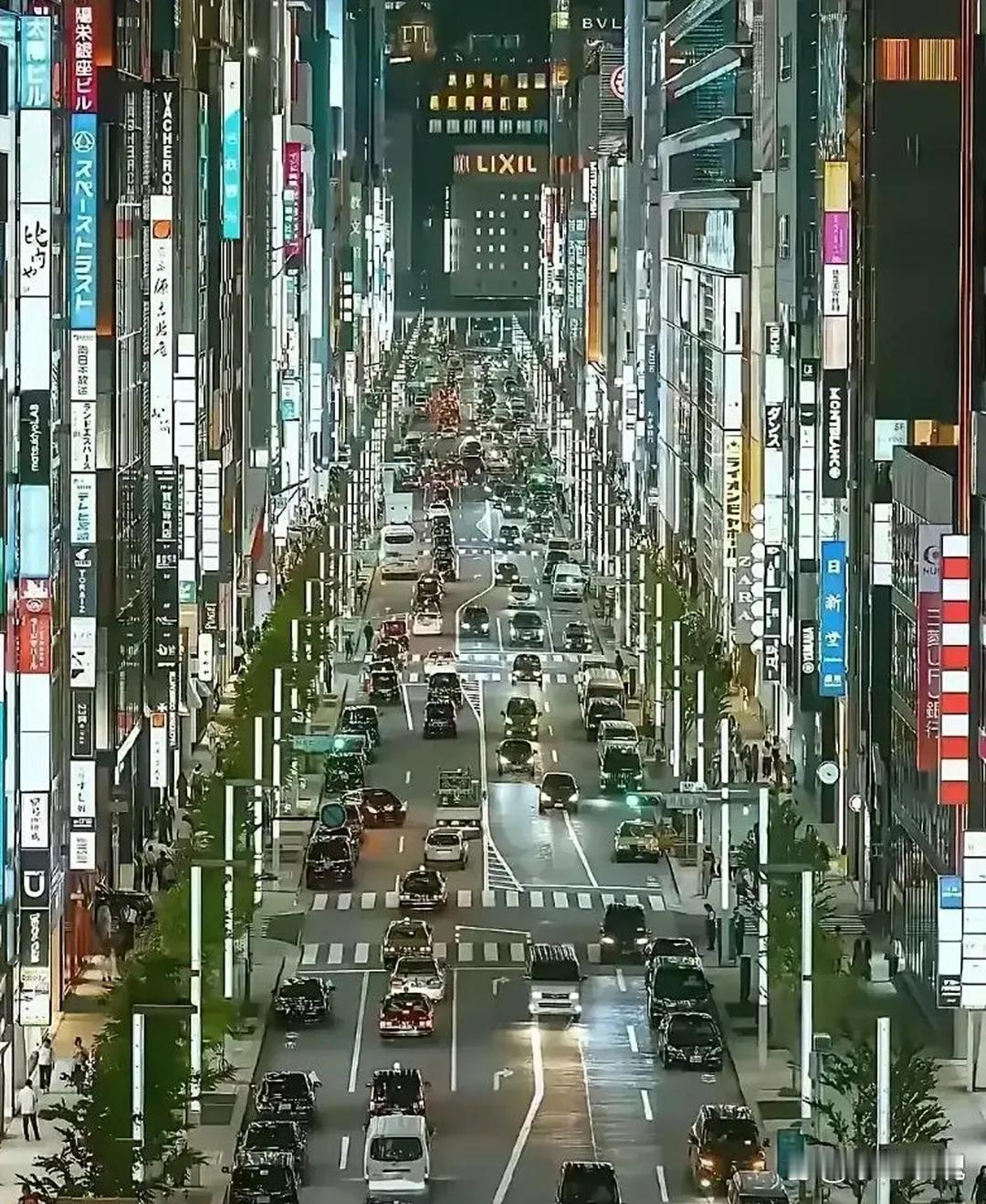 上海人为何周末都喜欢去日本旅游购物？

我有个同事，周一到周五忙碌结束后，周五的