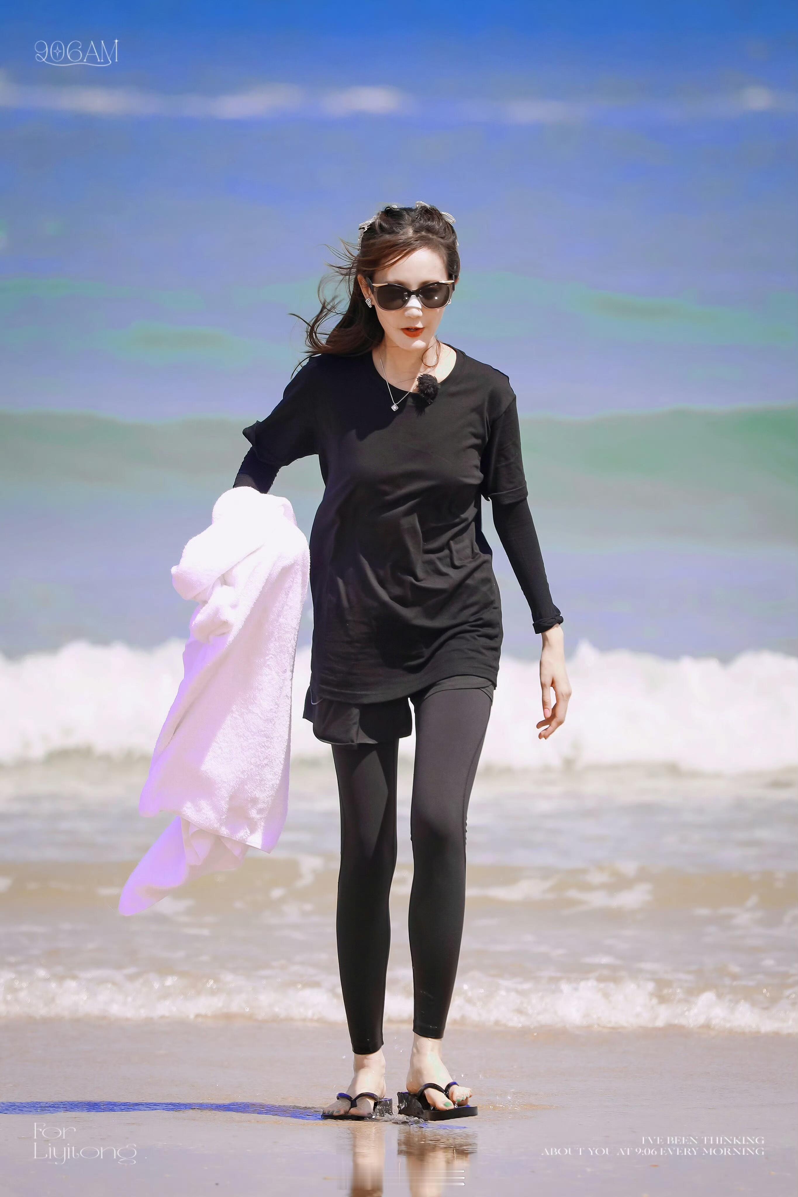 李一桐🍀墨镜沙滩一字拖 ​​​