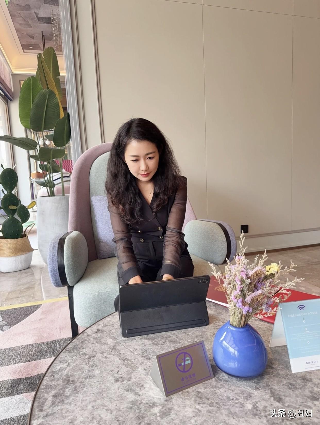 什么是女人的气质和魅力?有丰富的内涵，多读书能提升。