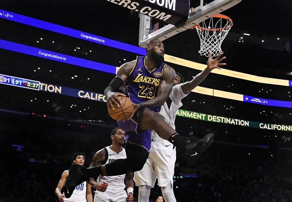 奥尼尔：如果我是湖人宁可打掘金，也不打满场飞奔的火箭。近日，NBA名宿奥尼尔在T