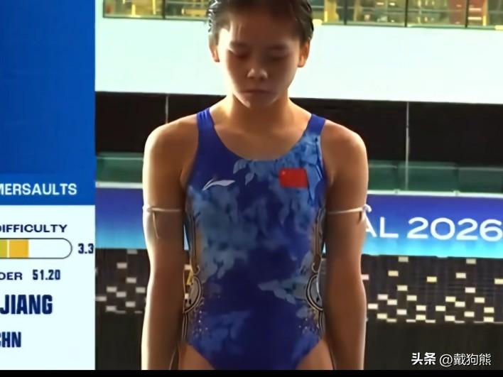 中国跳水队又出新星，她就是将林静，15岁，身高1.5米左右，身体偏瘦，正在发育期