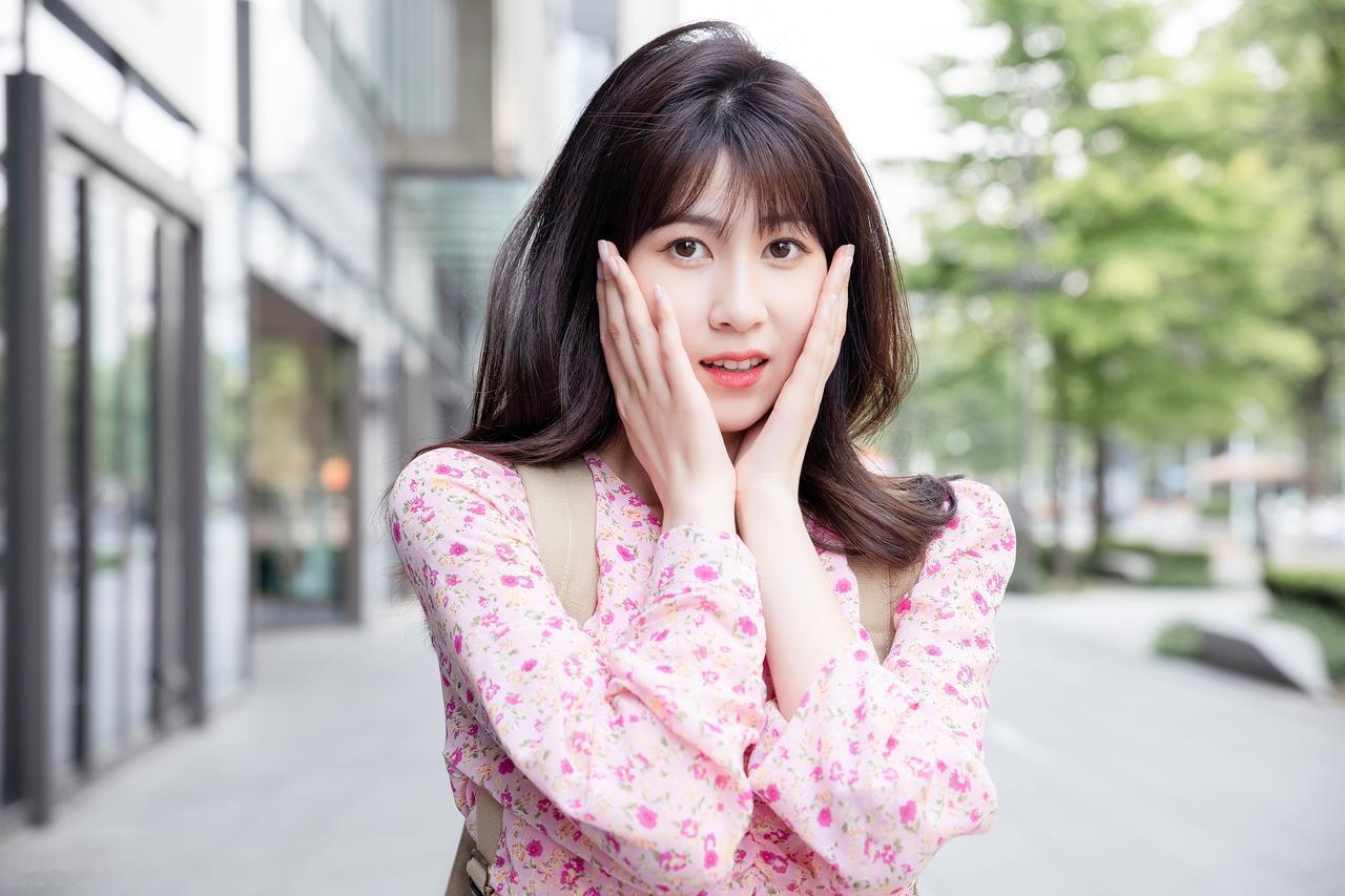 不知道，你有没有发现
 
越是理性、懂事、讲道理的女人
在感情里，反而越容易被冷