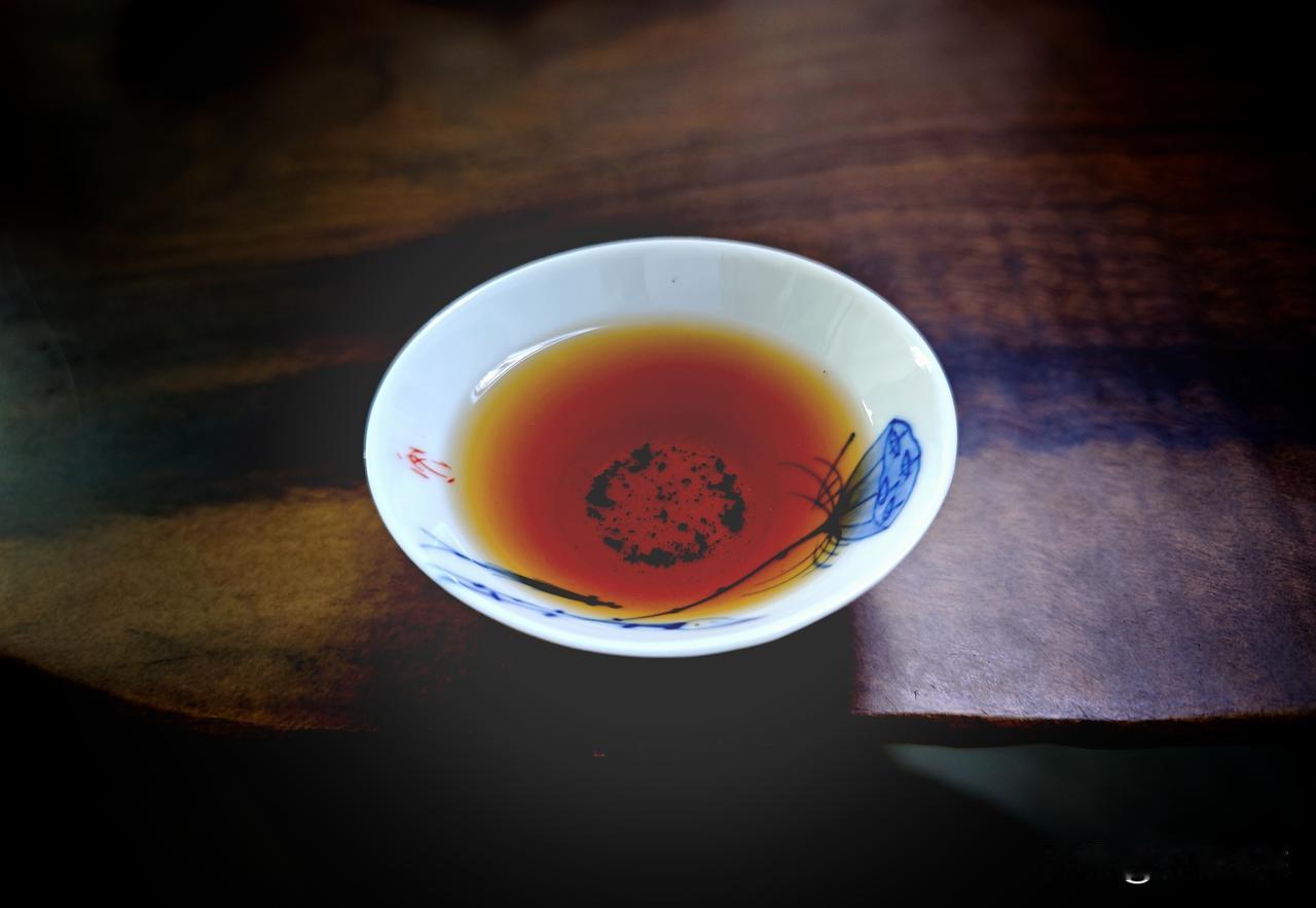 茶叶的第六个奇怪特性/替代性

喝惯茶的人，会下意识用茶味衡量其他饮品，比如觉得