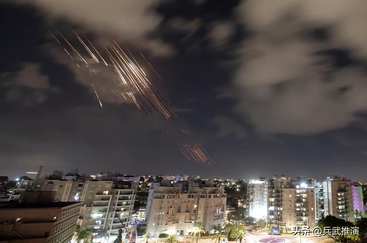 伊朗重型导弹从天而降，空中分裂出80个弹头，如火雨般砸向以色列

以色列的防空系