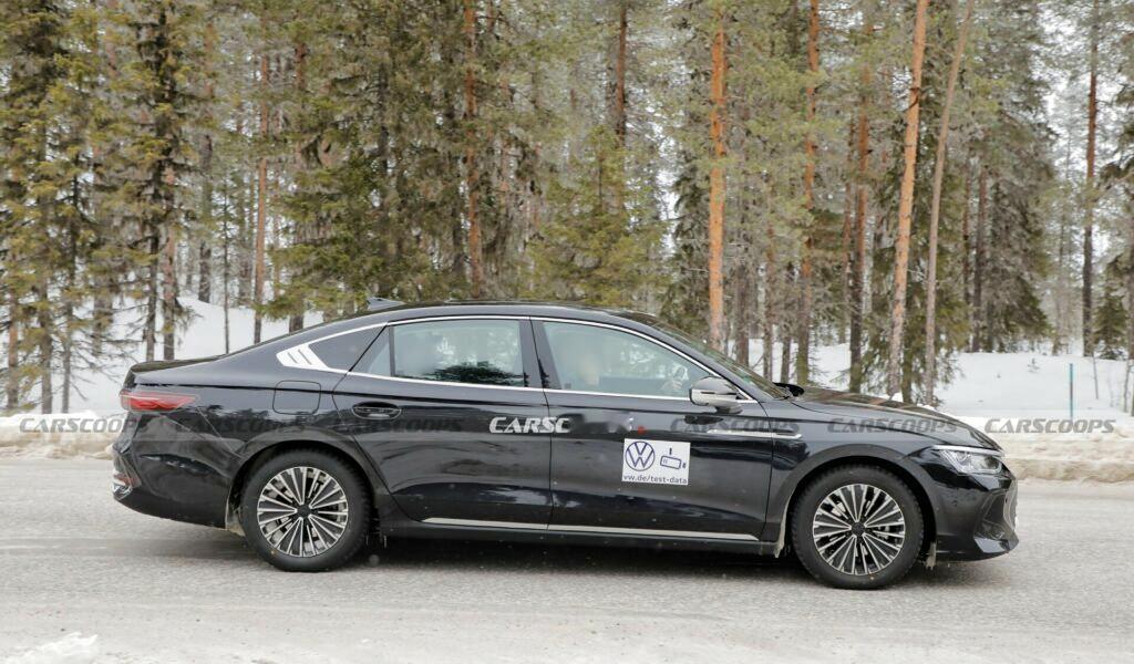 #疑似国产全新帕萨特谍照曝光# 近日，疑似上汽大众全新帕萨特测试车惊现海外。其基