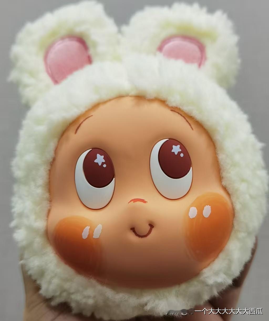 泡泡玛特最近是不是遇到了资本的狙击呀？
首先股票价格短短两个月跌了40%左右，