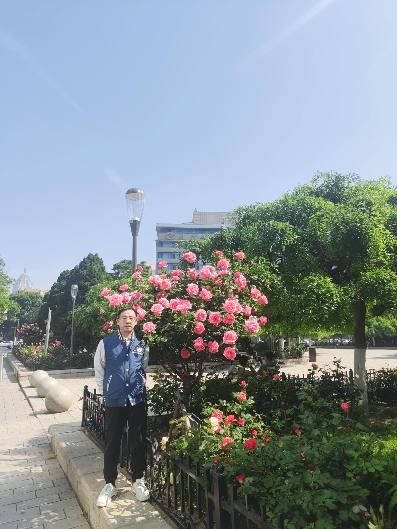 今天是母亲节——心里惦记着老家里的父母，昨天晚上我接到老母亲的电话，说我父亲身体
