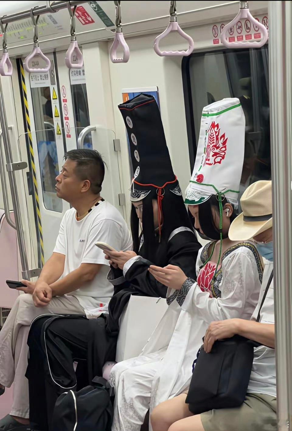 大白天还行，大晚上不要吓死人啊！[允悲] ​​​