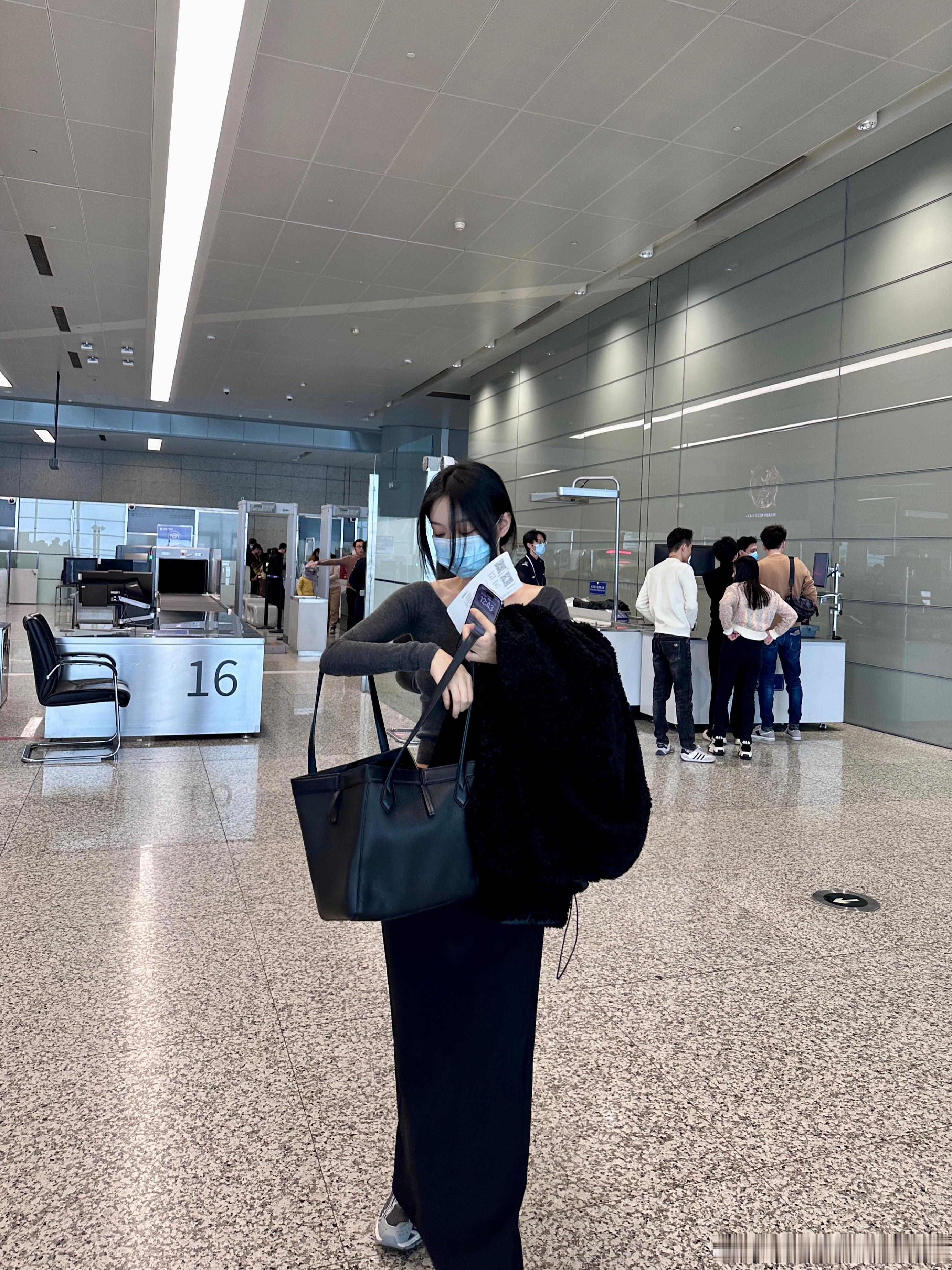 ✈️刚来上海的时候爱去环贸吃的面屋武藏 现在上海好像只剩下最后一家了 来虹桥机场