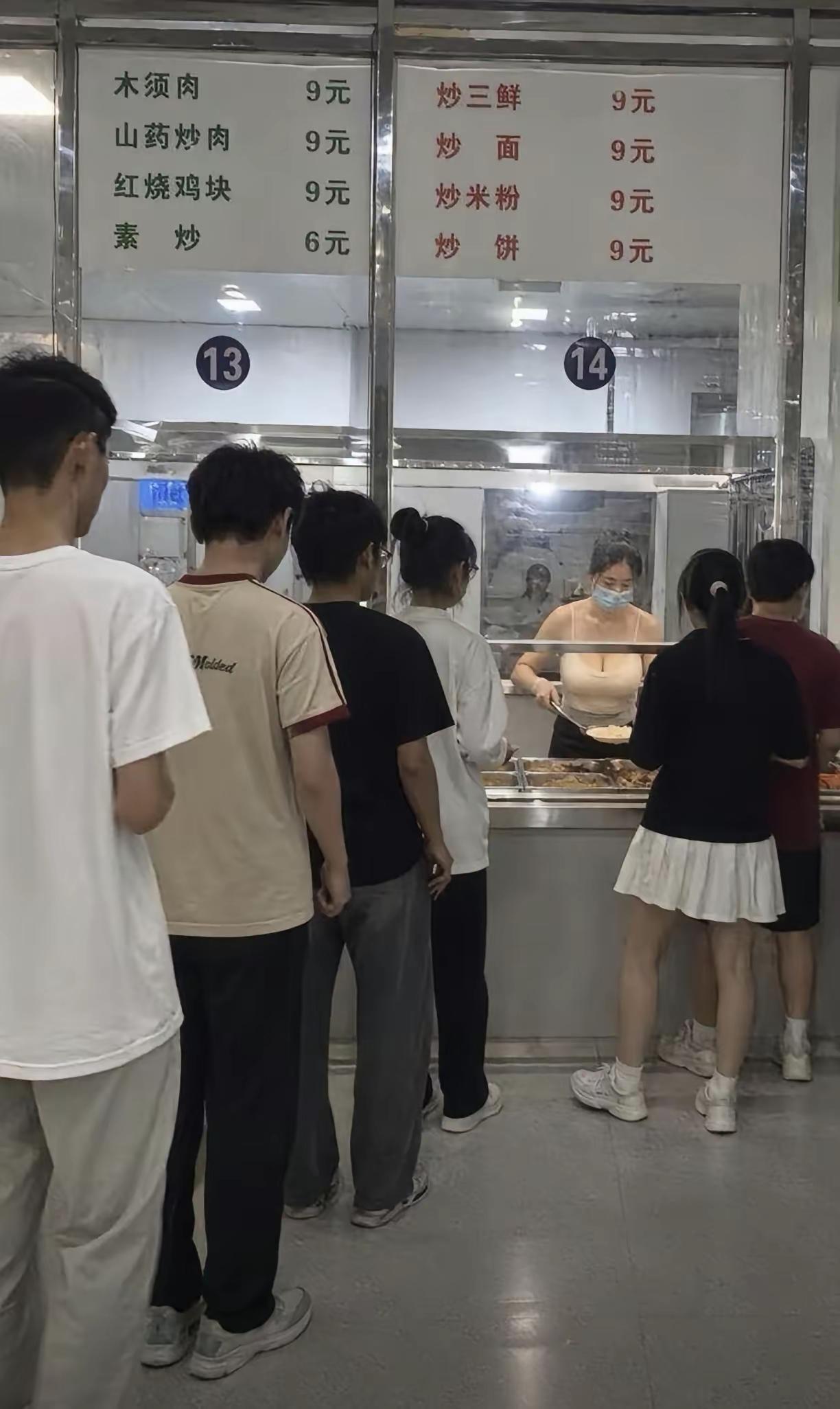 就凭这个，到哪里做餐饮生意都会爆火爆满的，别问我为什么。
