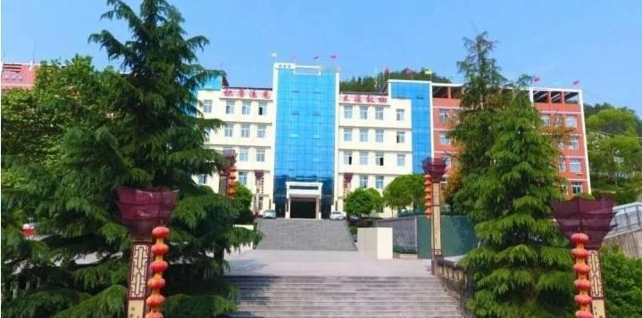 每人 22 元的 “进门费” 背后，校园门禁正在做成一门稳赚的收租生意。

开学