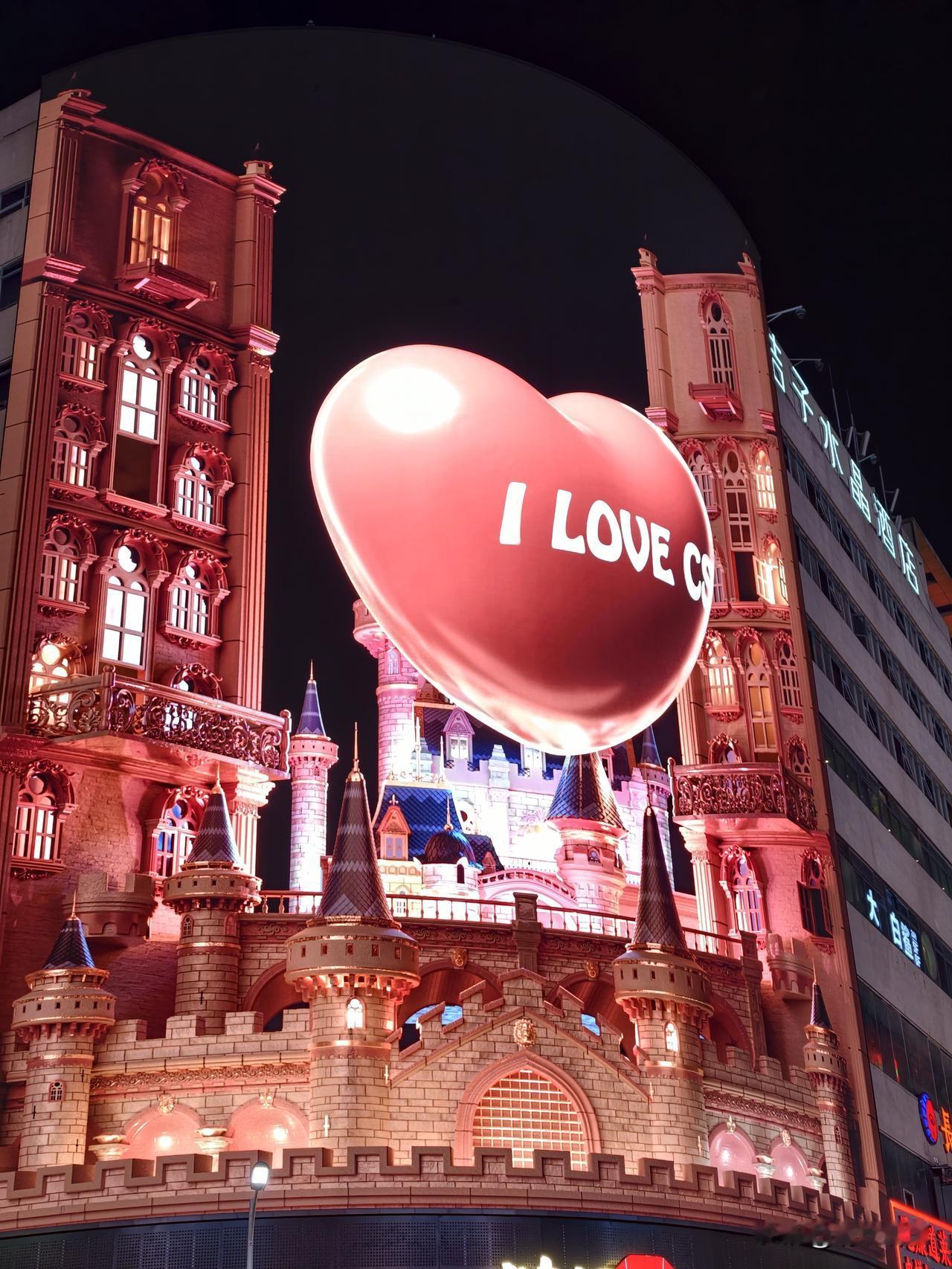 忍不住地拍。满心欢喜。
也许这就是文旅宣传的力量。