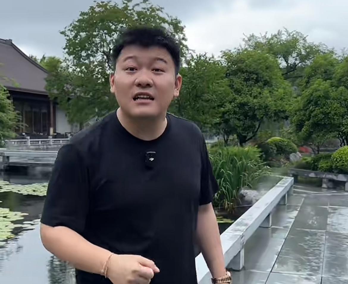 韩景枫“骗了”所有人！
创业失败是剧本，门店搬家是事实，但搬到了更大的地方，超5