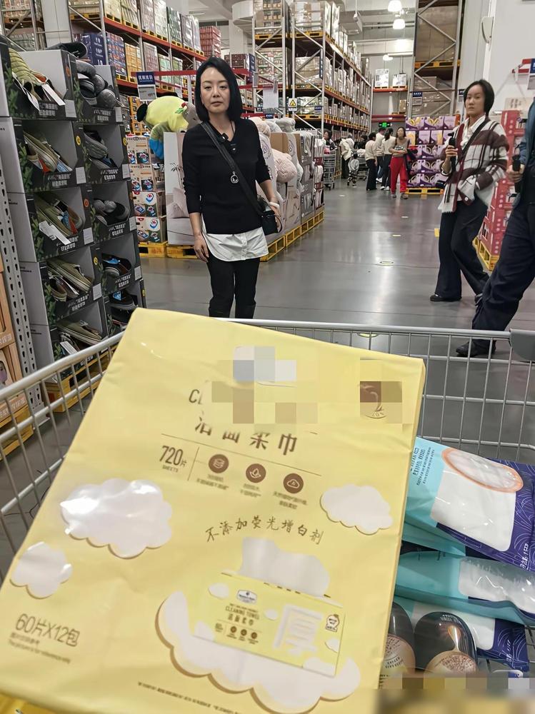 王中磊老婆王晓蓉如今的现状，

给所有女人都提了个醒，

前两天有网友在北京的山