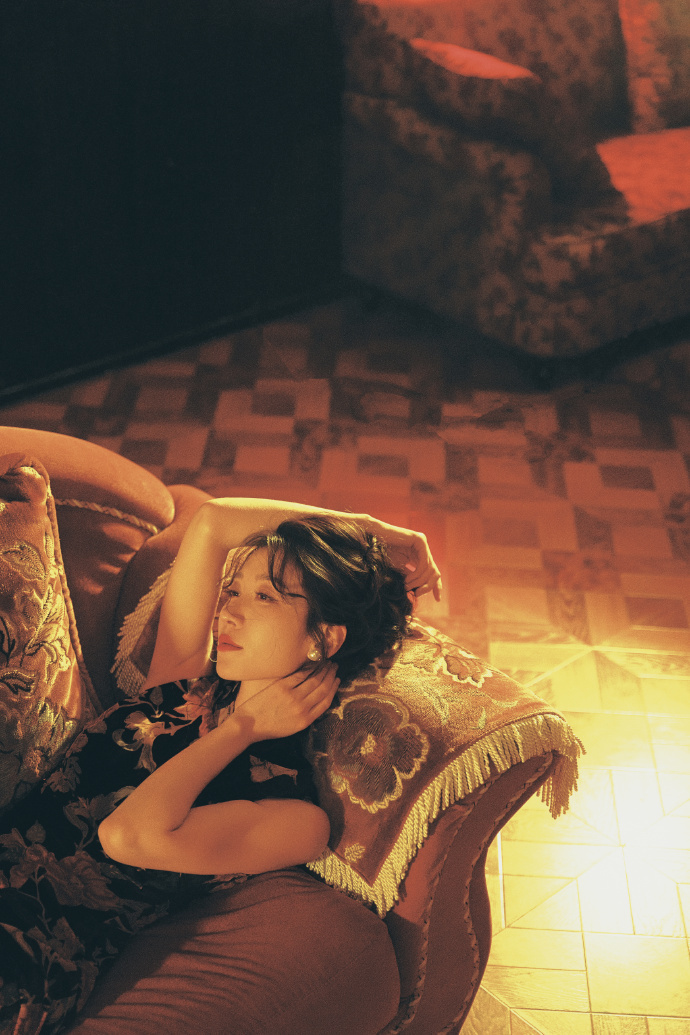 王格格余茵一个敢读一个敢演谁能不爱王格格余茵啊，敢读敢演全程不扭捏，花絮都比正片