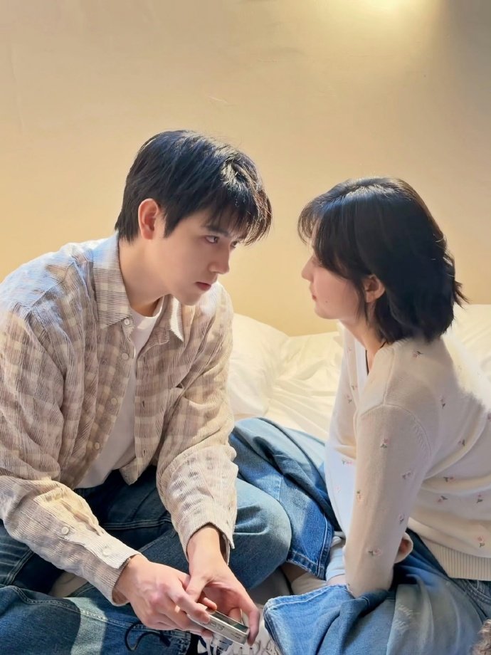 陈飞宇孙千有种体制内的甜苏感孙千这个低头杀，直接戳中 “体制内甜” 的精髓，温柔