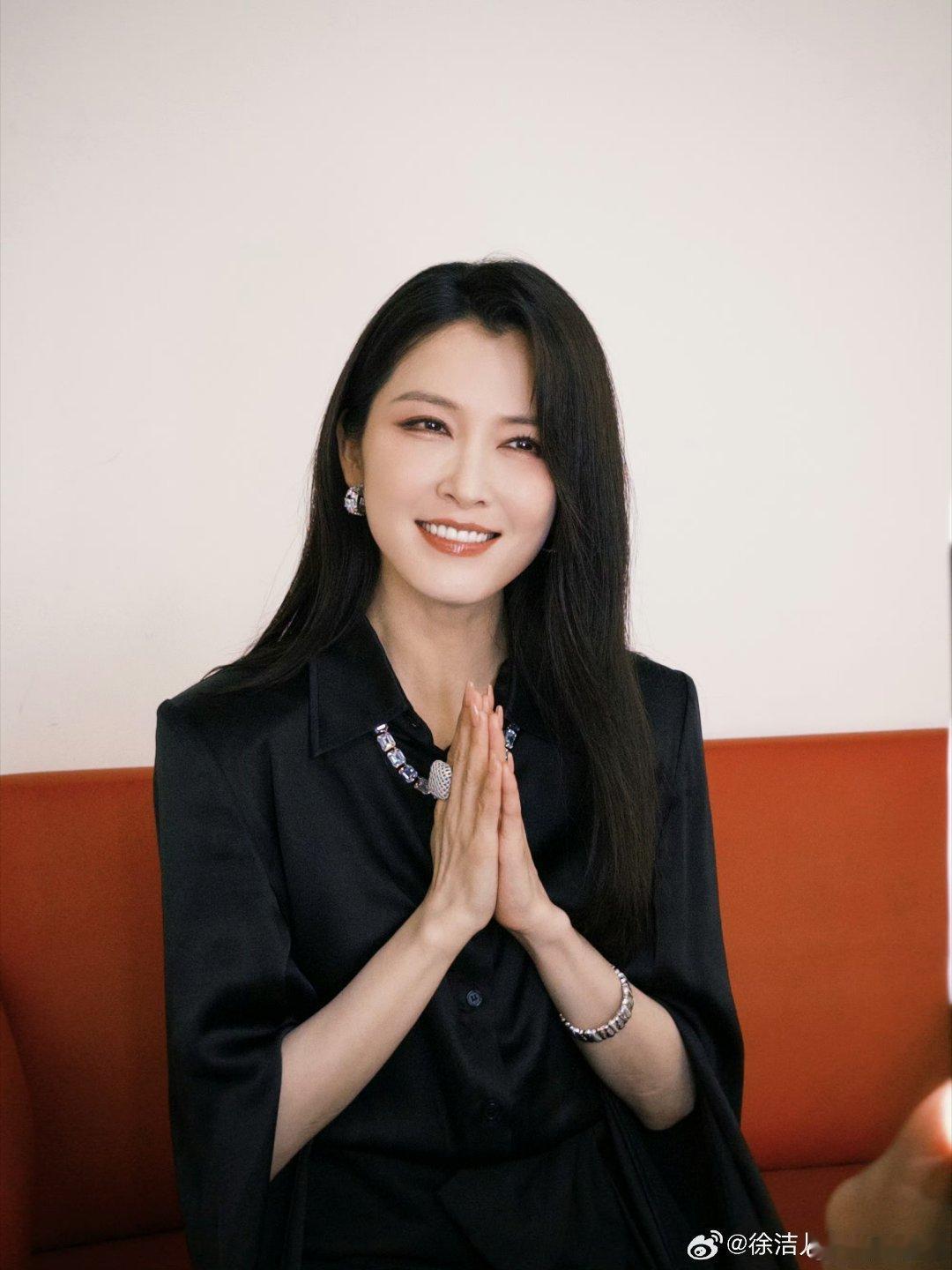 徐洁儿破音乘风2026全开麦舞台有点气息波动太正常了，这要是算翻车，那内娱真没几