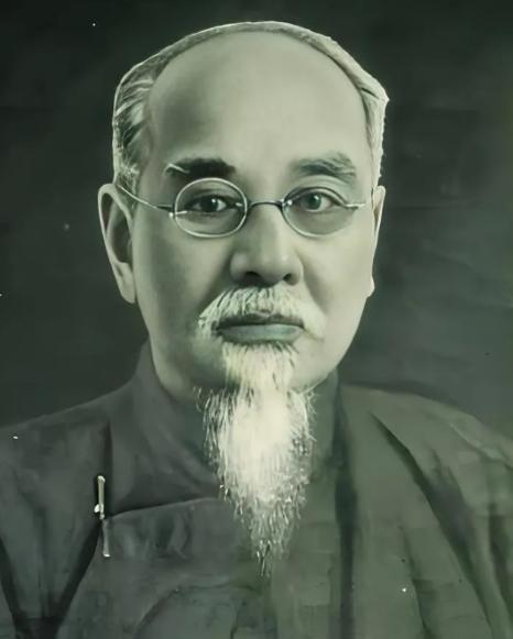 1943年，国民政府主席林森，意外遭遇车祸，不久离开人世，蒋介石叫来戴笠，问道：