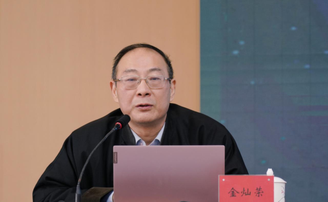 金灿荣教授一针见血地指出：我们，不要再纠结于日本那句廉价的“道歉”了！
 
我们