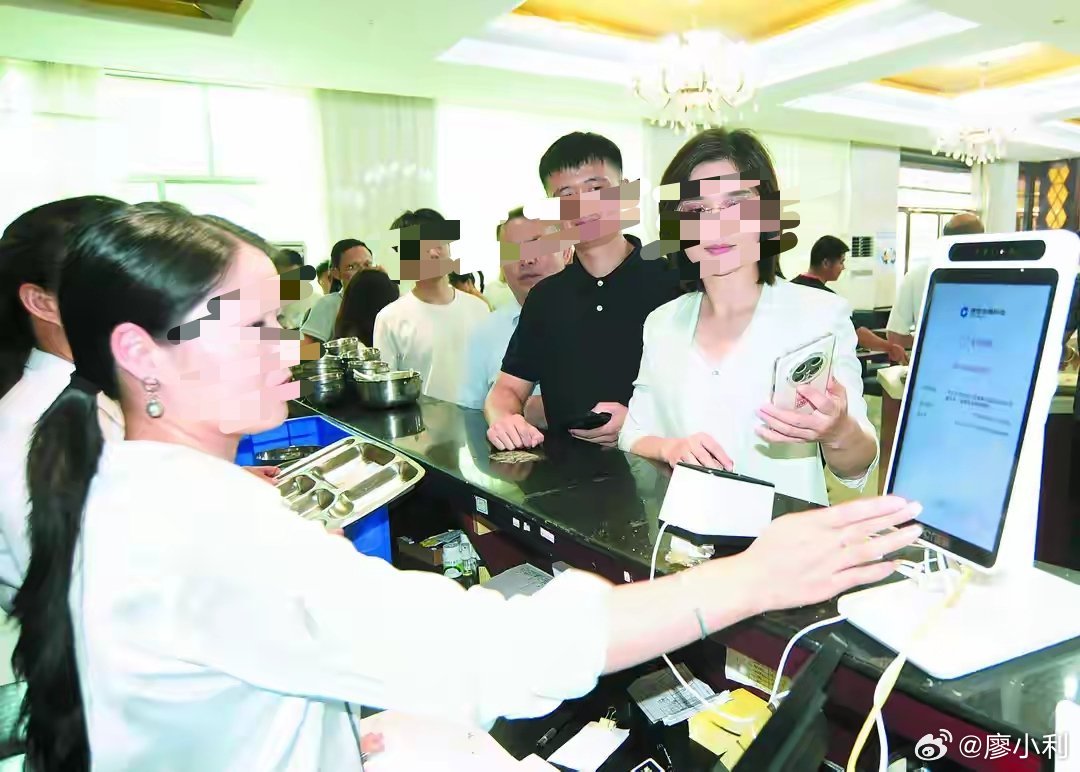 湖南出台公务用餐新规公务用餐推行网上申请、扫码支付、同餐同价三大硬招，坚决刹住吃