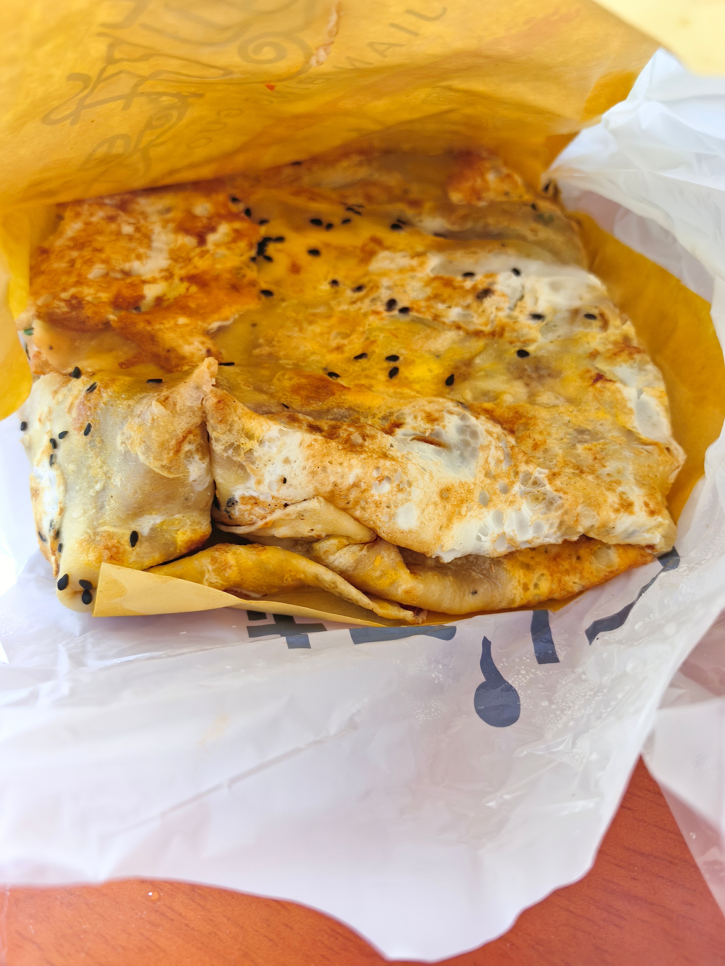 好久没吃煎饼了，真好吃😋 虽然是早上买的，热一下也还行！ 