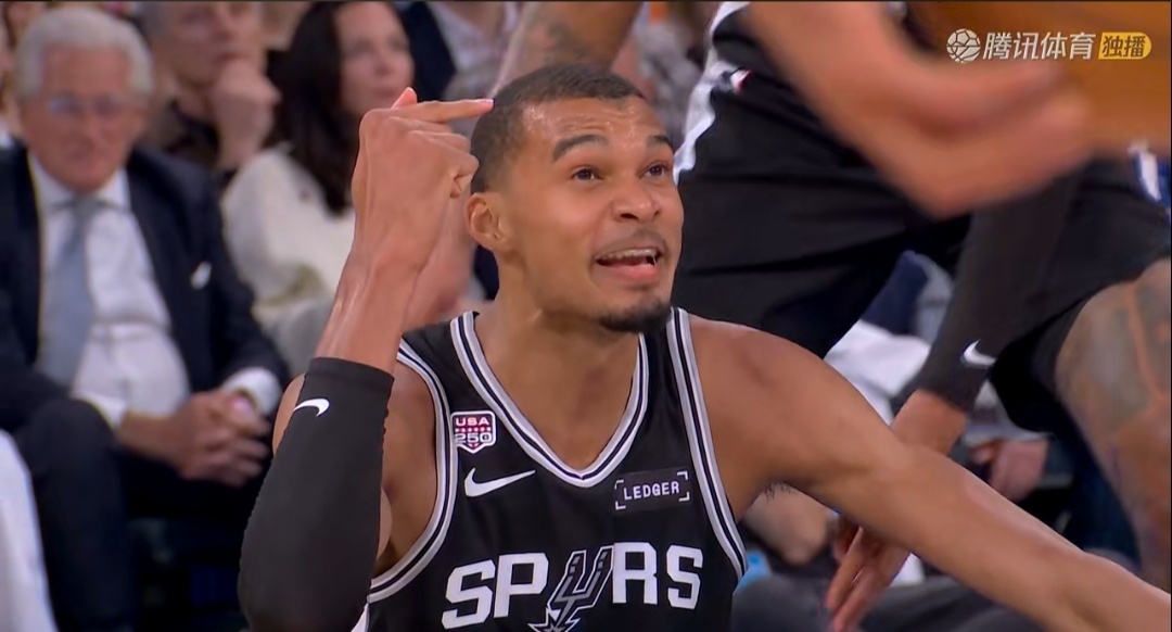 半场结束，马刺76-49尼克斯，领先27分！文班、哈珀、瓦塞尔，都打顺了！NBA