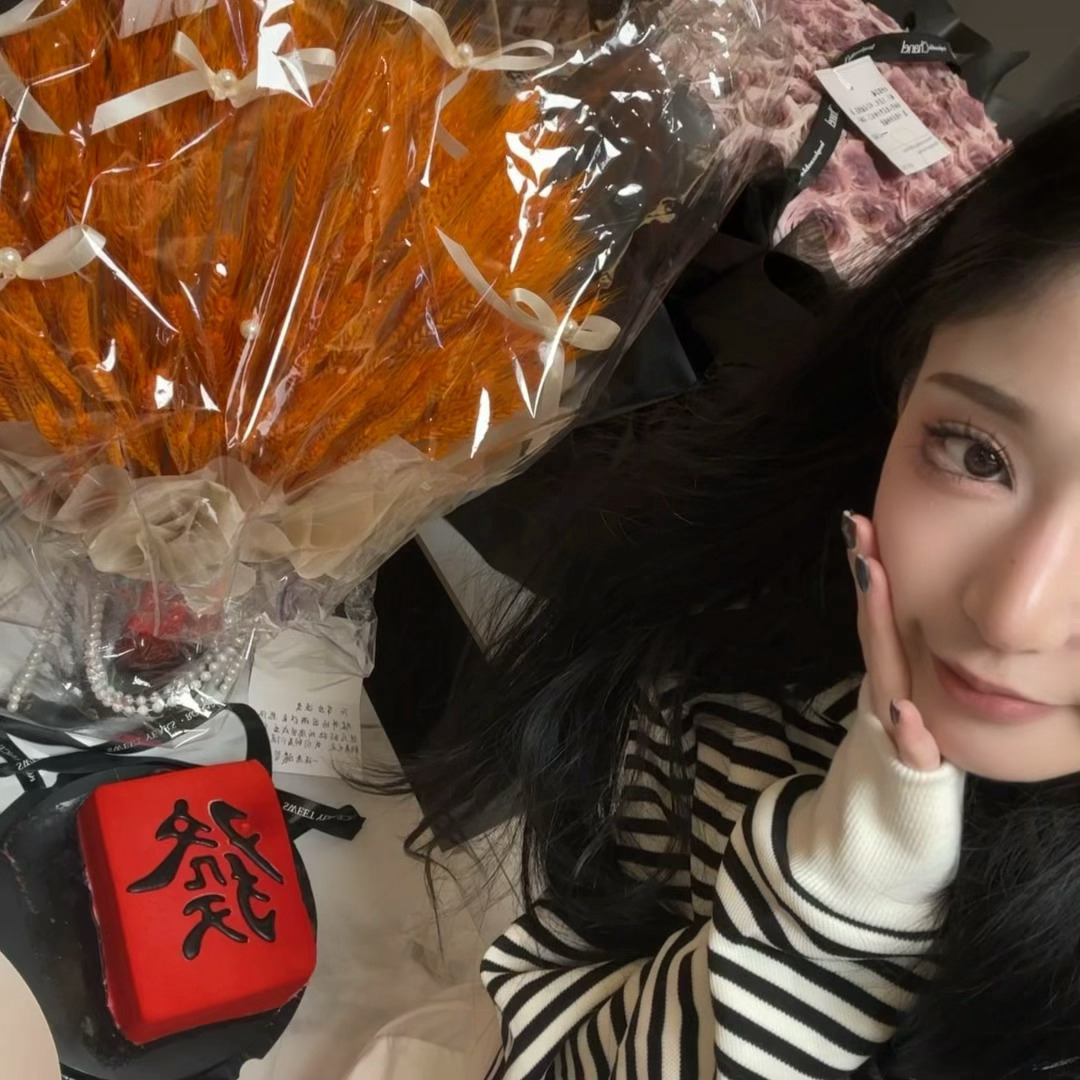 谢谢我老婆们的支持陪伴和礼物🎁爱你们 我的小幸运～ ​​​