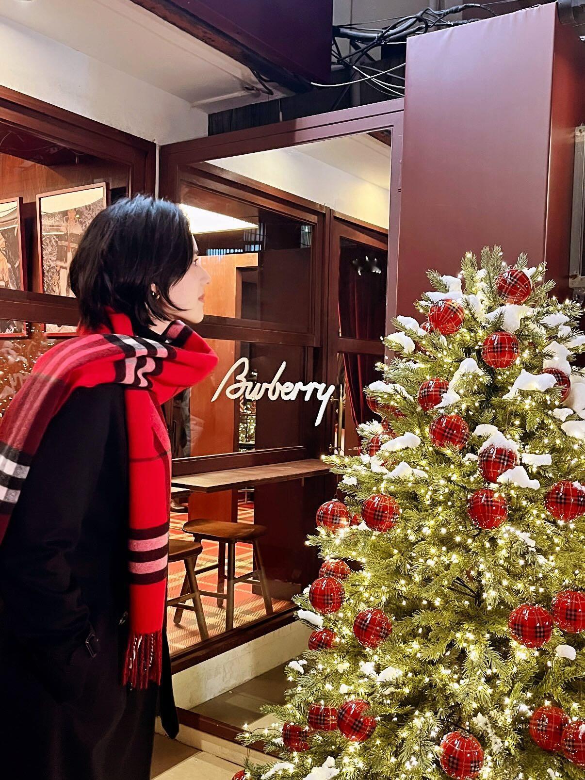 郑恩彩 x Burberry 🧣 