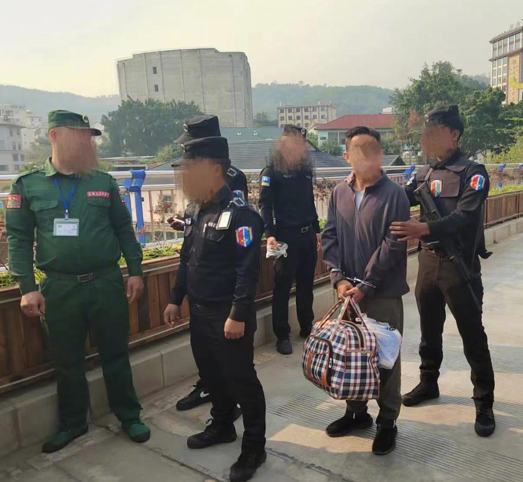 毒贩QQ群高薪诱骗青年充当运毒骡子境外毒贩用“高薪”诱骗打工人偷渡缅甸，一到就没