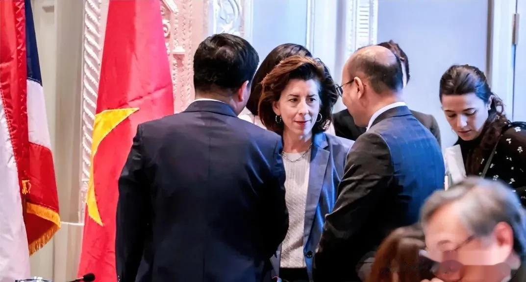 日前美国商务部长雷蒙多和中国商务部长会谈时，对中国对美国企业采取的措施表示了关切