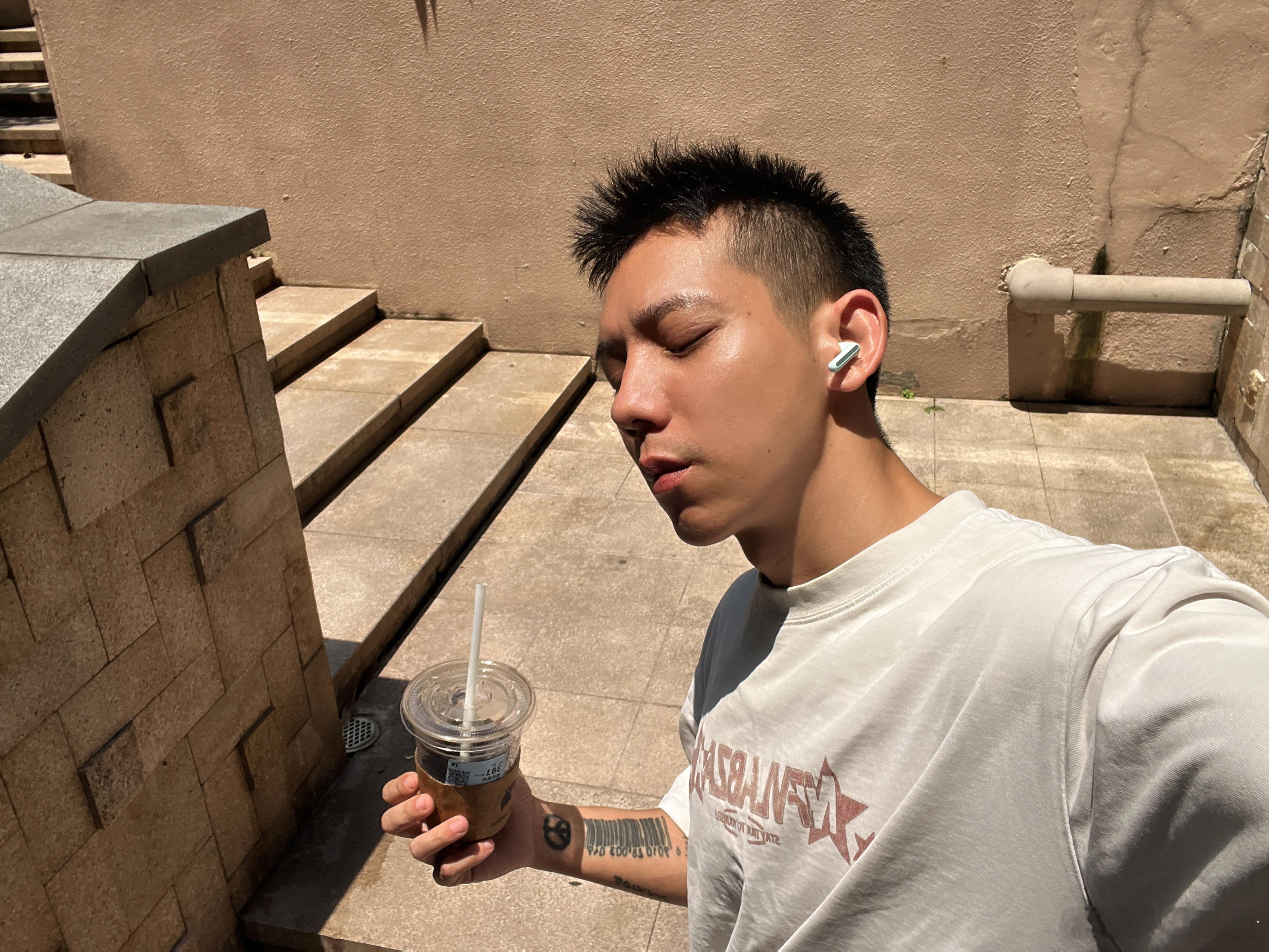 我就是一个吞噬阳光的怪物，广州迎来久违的太阳，我就站这里晒了40多分钟，不舍得到