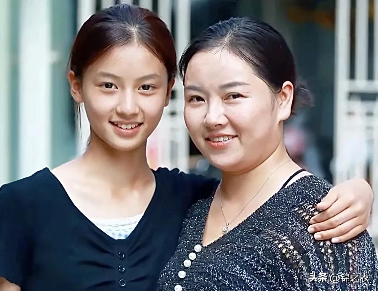 感觉是于正看七七妈妈妈那个急不可耐出来游街的样子，已经不想签她了，或者在谈合同的