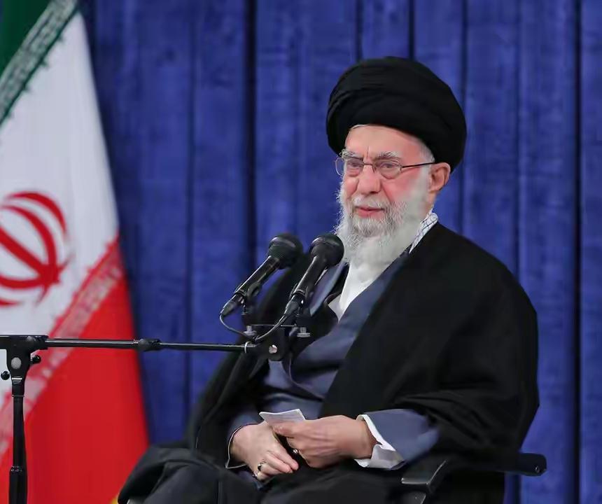 俄运输机紧急往返伊朗，特朗普思虑良久，迟迟不敢按下动武按钮