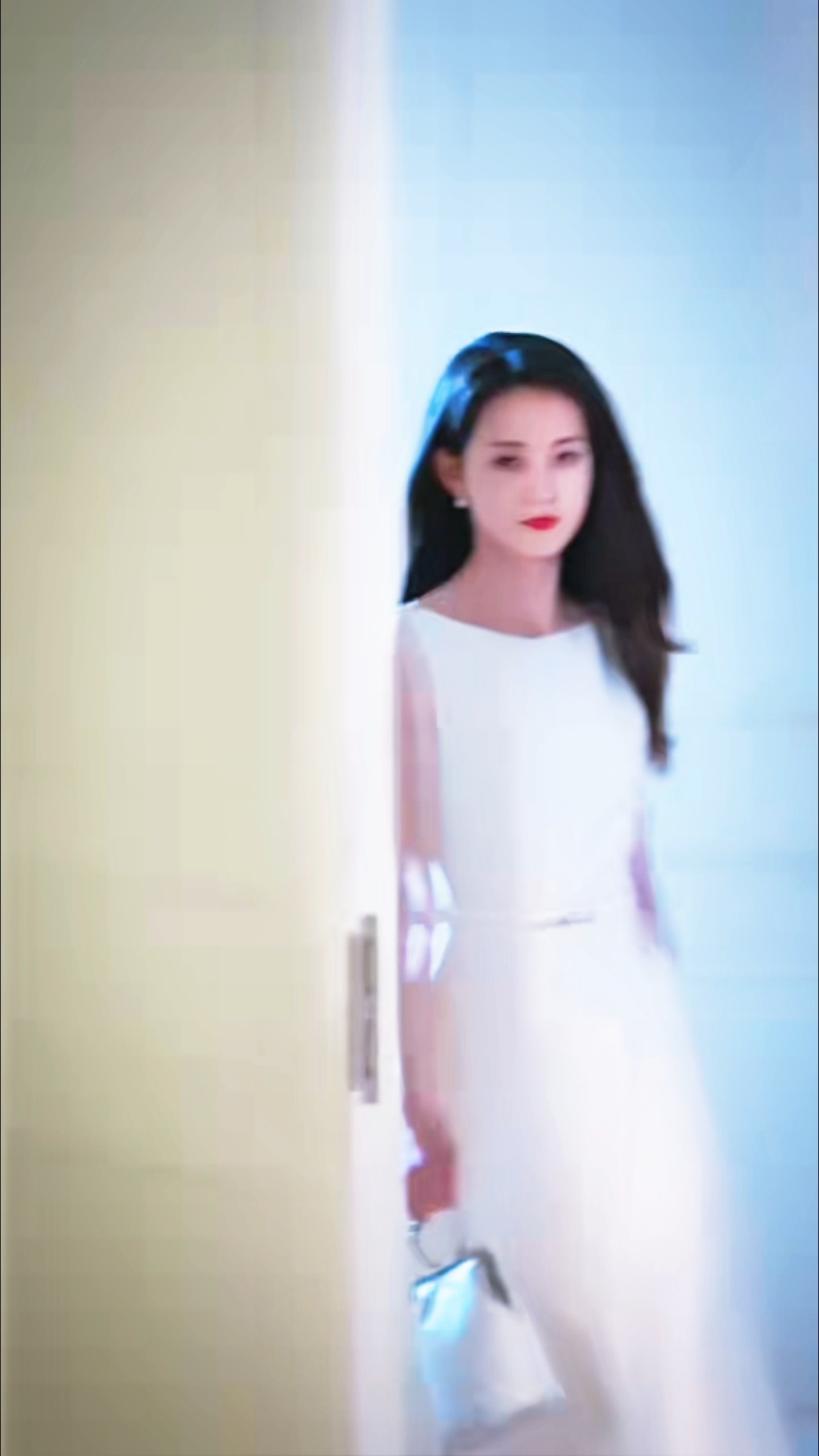 国民老公带回家里的郭宇欣扑面而来的小白花气质😌既有「娴静如姣花照水」的柔婉，又