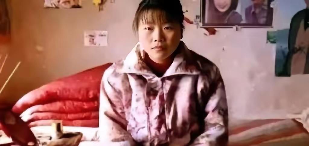 四川一军人退伍后开大车，跑车时救下一对跳河的母女，带到自己家中暂时安顿。当女人准