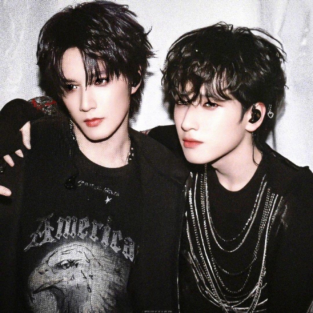 不懂就问半夜三更翔霖和文严文在讨论什么？翔霖文严文