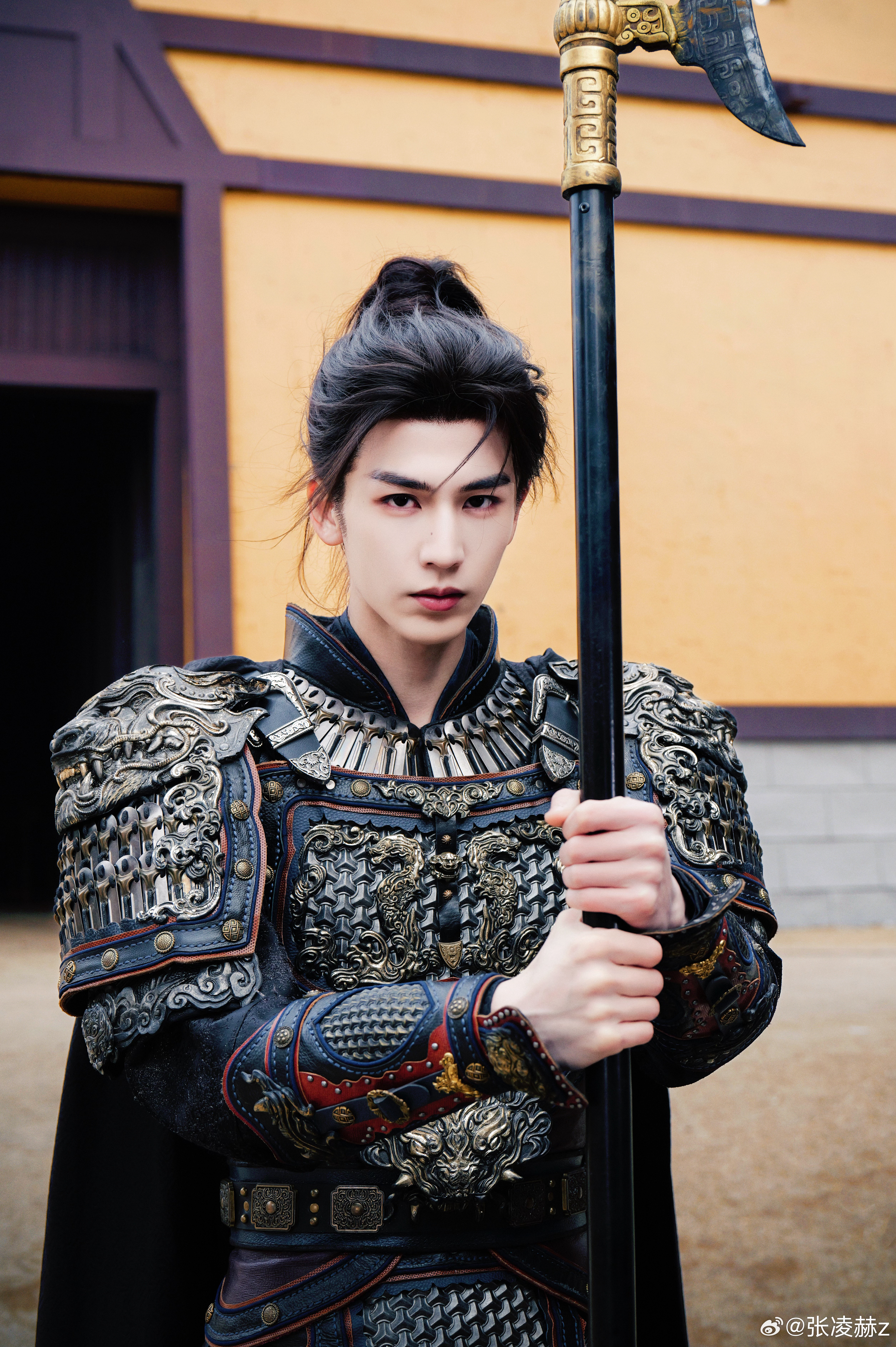 张凌赫陈哲远将军造型对比对比啥呢在这少带张凌赫哈只知道190的张凌赫帅帅的