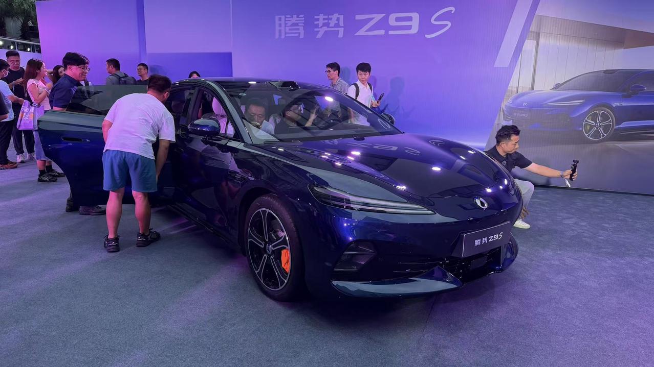 31.98万元起，最高1100公里续航，2.68秒破百，易三方加云辇A，5分钟闪