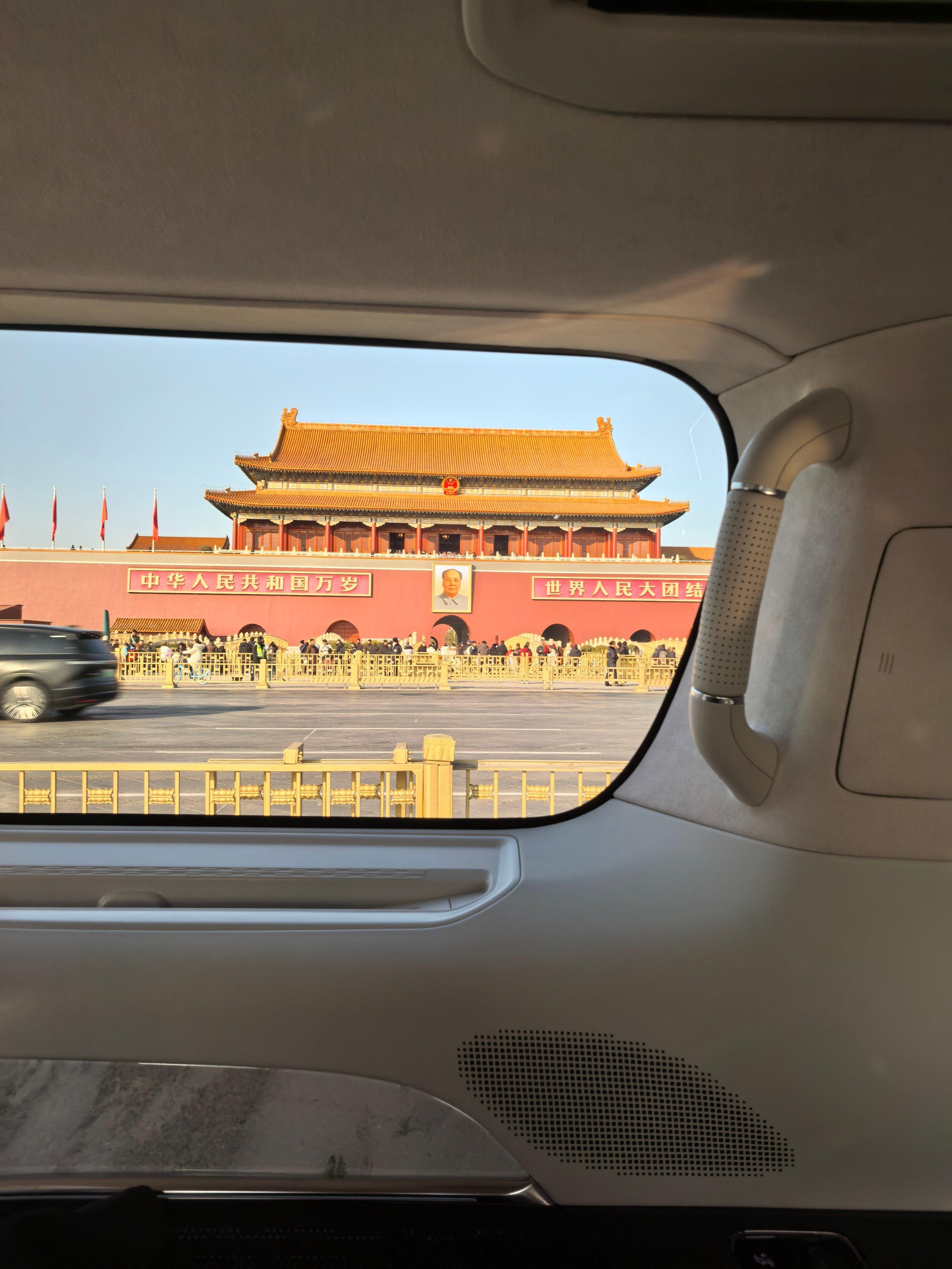 路过天安门，真就小时候去过一次，就再也没去了。其实北京人没去过故宫的都一堆一堆的