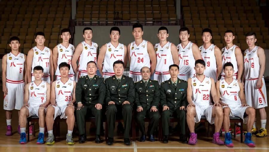 泪目！篮球场上再无八一男篮！
 
5年前篮协官宣解散，谁能想到这支军旅劲旅会以这