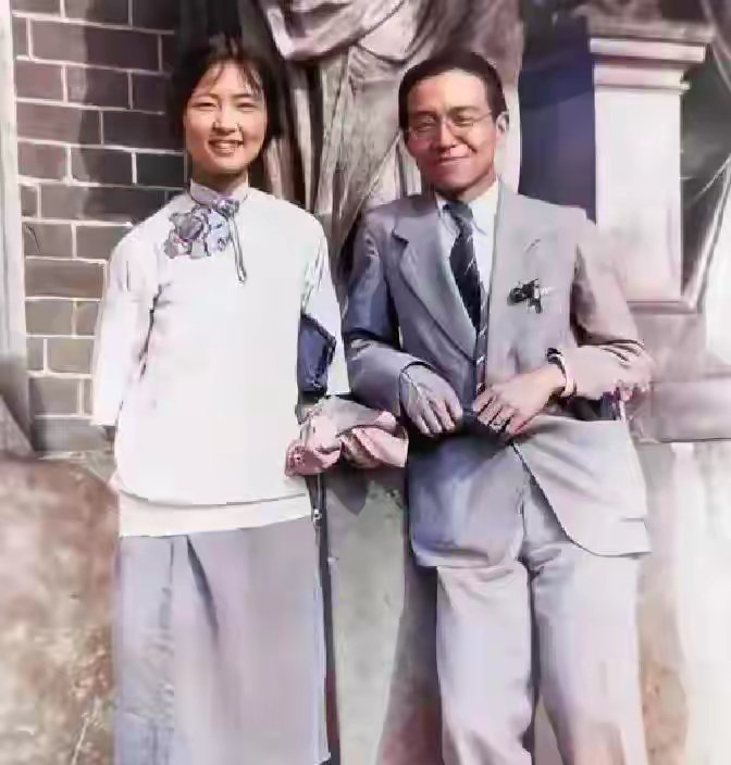 1948年，金岳霖和林徽因的罕见合影，一生未婚，死后葬在林徽因旁 