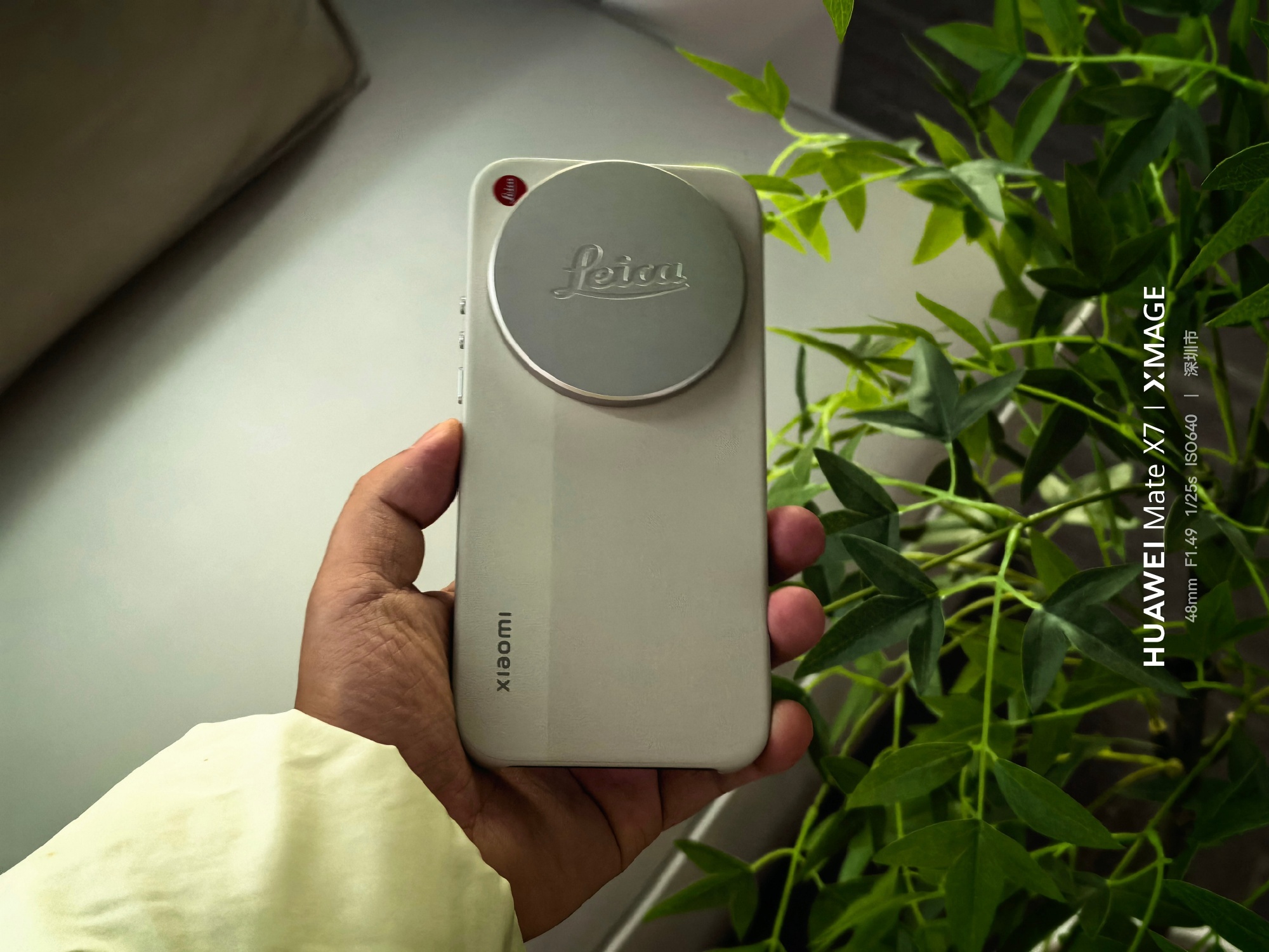 我一个朋友，他问我，年底春节回家相亲，买哪一个手机，能增加相亲的成功率，图1 小