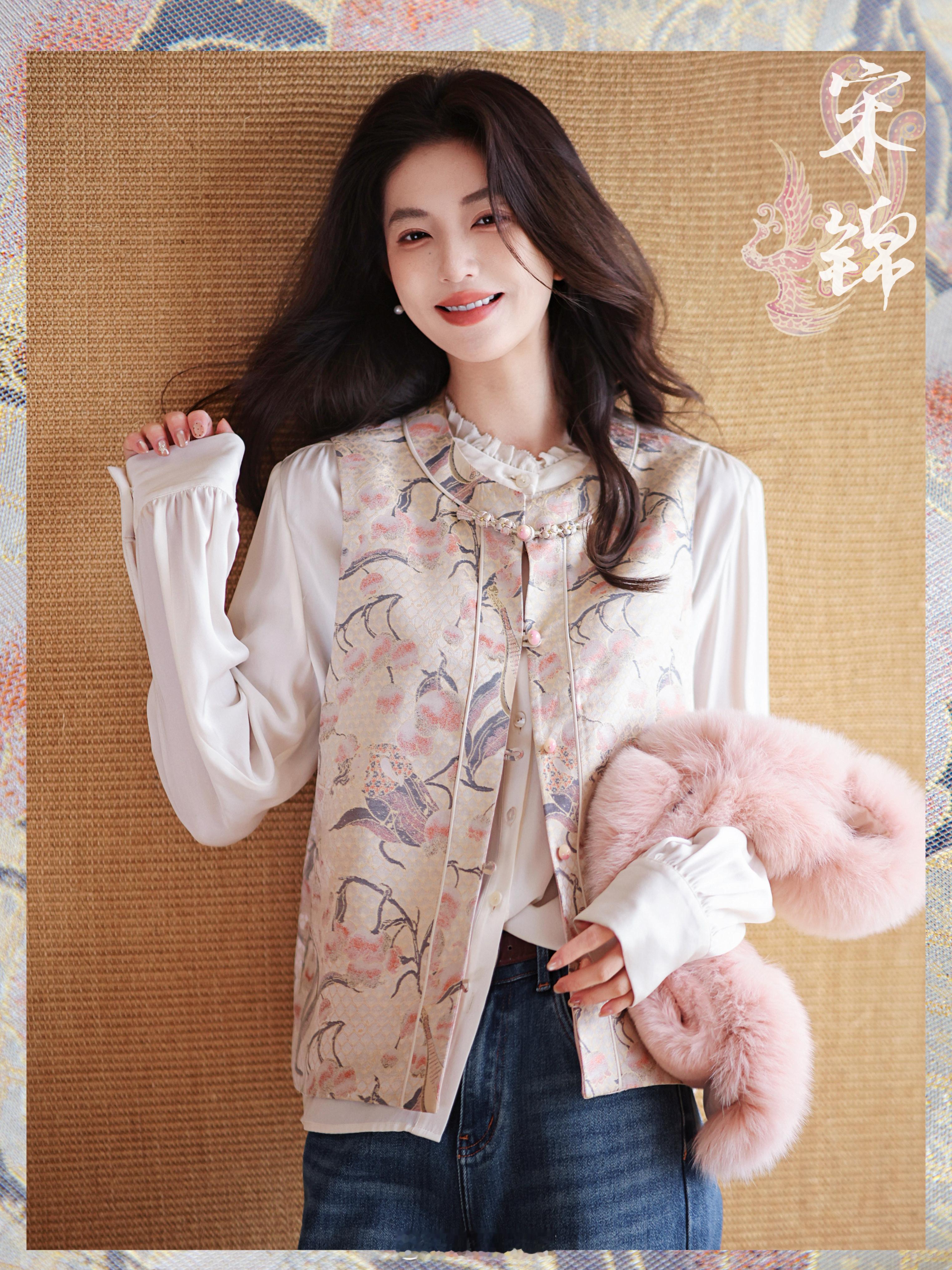 “春日迟迟，春景熙熙”100真丝宋锦/醋酸  填充100真丝的马甲灵动大方又很温