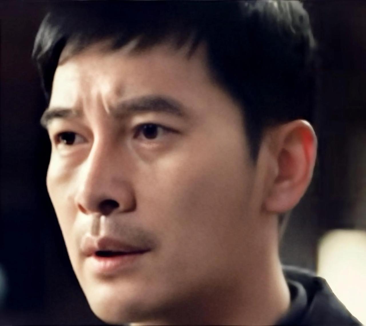  霍飞的扮演者王梓权，整场戏中数他最窝囊，看这剧脑洞大开，百思不得其解可算死了。