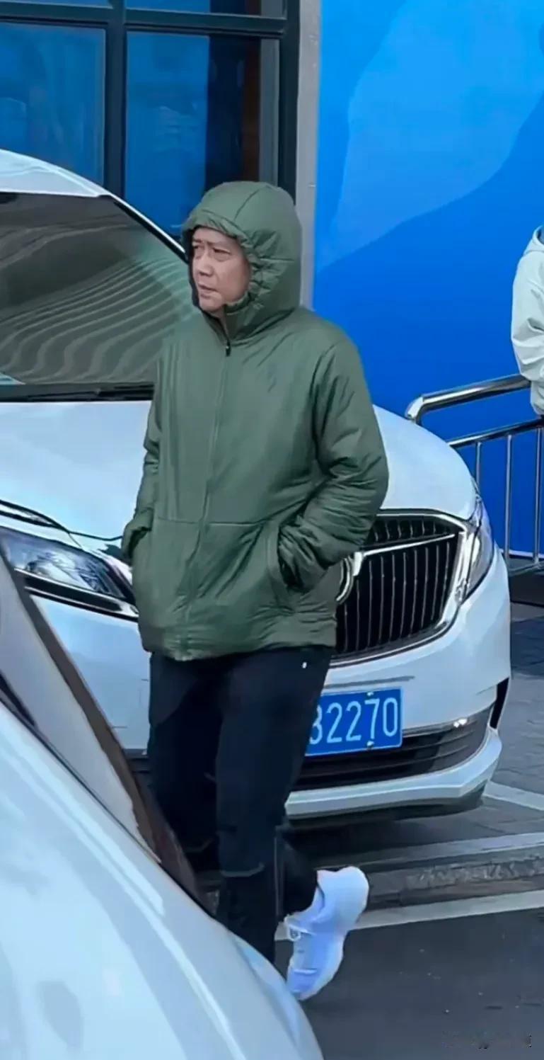 内蒙古这两天是真的冷
coco你冷就多穿点哈
师弟和闺女不在身边
没人给你送马甲