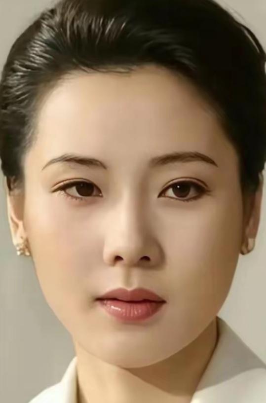 87版《红楼梦》选角时，导演王扶林看了一眼何赛飞，直接刷掉：“她身上有股邪气。”